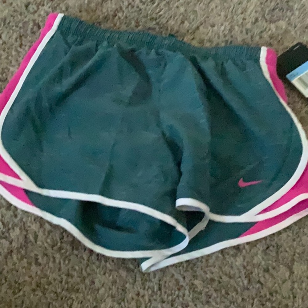 Girls Nike shorts size medium